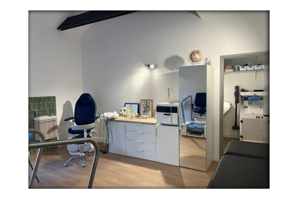 Anaïs De Martin est pédicure podologue diplômée et conventionnée à Morainvilliers (78630). Mme Anaïs De Martin, podologue à Morainvilliers, accueille ses patients dans son cabinet de podologie situé au 6 Allée des Tilleuls à Morainvilliers, dans les Yvelines. Elle propose des soins des pieds professionnels, des consultations podologiques et des soins de pédicurie médicale adaptés à tous les profils de patients.

Le cabinet de pédicure-podologue à Morainvilliers assure le traitement des verrues plantaires, la prise en charge des ongles incarnés, la pédicurie pour diabétique, ainsi que les soins des pieds courants et spécifiques. Les prestations incluent la pédicurie médicale, le traitement des cors, des durillons, des callosités, des fissures talonnières, de l’hyperkératose, la coupe des ongles et l’hygiène des pieds.

Mme Anaïs De Martin, podologue recommandée à Morainvilliers, réalise également des bilans podologiques, des consultations de podologie, des soins de podologie sportive, des soins des pieds diabétiques et des soins des pieds pour seniors, avec une approche axée sur la prévention des douleurs du pied et le traitement des affections du pied.

Le cabinet de podologie à Morainvilliers, facilement accessible depuis Orgeval, Villennes-sur-Seine et les communes voisines, accueille des patients provenant de Les Alluets-le-Roi, Ecquevilly, Orgeval, Villennes-sur-Seine, Chapet, Herbeville, Médan, Flins-sur-Seine, Crespières, Verneuil-sur-Seine, Vernouillet, Carrières-sous-Poissy, Les Mureaux, Feucherolles, Triel-sur-Seine, Plaisir, Poissy, Les Clayes-sous-Bois, Saint-Germain-en-Laye, Le Pecq et Conflans-Sainte-Honorine.                 Morainvilliers
Triel-sur-Seine
Vernouillet
Orgeval
Les Mureaux
Saint-Germain-en-Laye
Meulan-en-Yvelines
Chapet
Andelu
Flins-sur-Seine
Maule
Hardricourt
Médan
Bouafle
Carrières-sous-Poissy
Achères
Chanteloup-les-Vignes
Gargenville
 