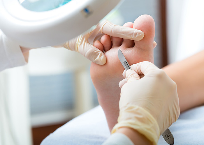 Anaïs De Martin est pédicure podologue diplômée et conventionnée à Morainvilliers (78630). Mme Anaïs De Martin, podologue à Morainvilliers, accueille ses patients dans son cabinet de podologie situé au 6 Allée des Tilleuls à Morainvilliers, dans les Yvelines. Elle propose des soins des pieds professionnels, des consultations podologiques et des soins de pédicurie médicale adaptés à tous les profils de patients.

Le cabinet de pédicure-podologue à Morainvilliers assure le traitement des verrues plantaires, la prise en charge des ongles incarnés, la pédicurie pour diabétique, ainsi que les soins des pieds courants et spécifiques. Les prestations incluent la pédicurie médicale, le traitement des cors, des durillons, des callosités, des fissures talonnières, de l’hyperkératose, la coupe des ongles et l’hygiène des pieds.

Mme Anaïs De Martin, podologue recommandée à Morainvilliers, réalise également des bilans podologiques, des consultations de podologie, des soins de podologie sportive, des soins des pieds diabétiques et des soins des pieds pour seniors, avec une approche axée sur la prévention des douleurs du pied et le traitement des affections du pied.

Le cabinet de podologie à Morainvilliers, facilement accessible depuis Orgeval, Villennes-sur-Seine et les communes voisines, accueille des patients provenant de Les Alluets-le-Roi, Ecquevilly, Orgeval, Villennes-sur-Seine, Chapet, Herbeville, Médan, Flins-sur-Seine, Crespières, Verneuil-sur-Seine, Vernouillet, Carrières-sous-Poissy, Les Mureaux, Feucherolles, Triel-sur-Seine, Plaisir, Poissy, Les Clayes-sous-Bois, Saint-Germain-en-Laye, Le Pecq et Conflans-Sainte-Honorine.                 Morainvilliers
Triel-sur-Seine
Vernouillet
Orgeval
Les Mureaux
Saint-Germain-en-Laye
Meulan-en-Yvelines
Chapet
Andelu
Flins-sur-Seine
Maule
Hardricourt
Médan
Bouafle
Carrières-sous-Poissy
Achères
Chanteloup-les-Vignes
Gargenville
 